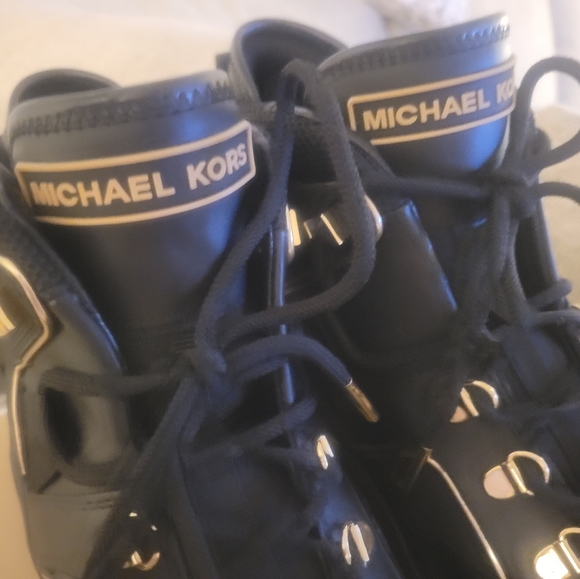 🔥SALE🔥Michael Kors HTF  Brooke Bootie SZ 9.5 - Picture 16 of 16